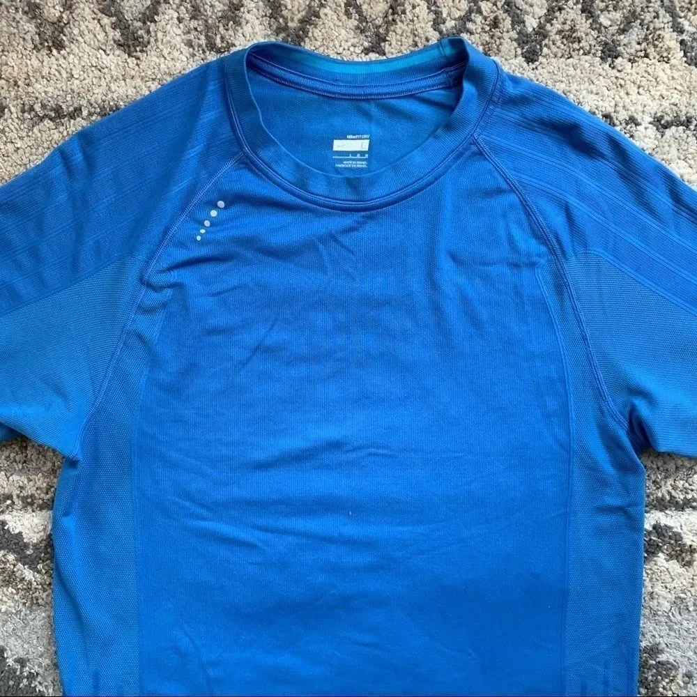 Nike Fit Dry Carolina Blue Vented Short Sleeve Shirt Large